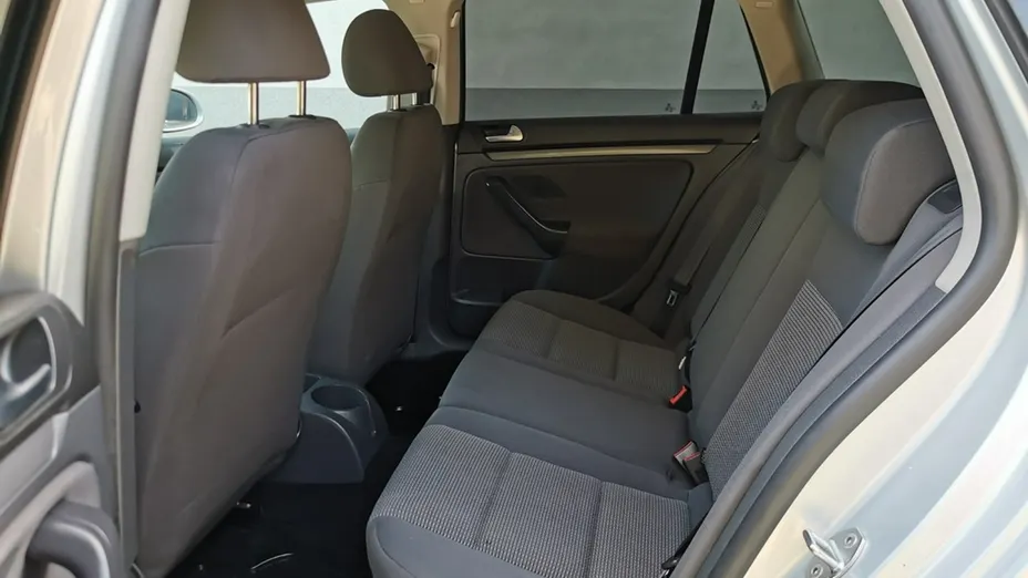 VOLKSWAGEN Golf -