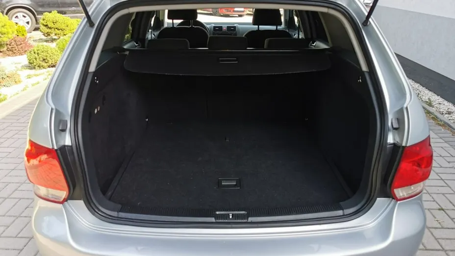 VOLKSWAGEN Golf -