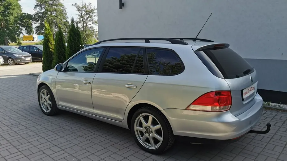 VOLKSWAGEN Golf -