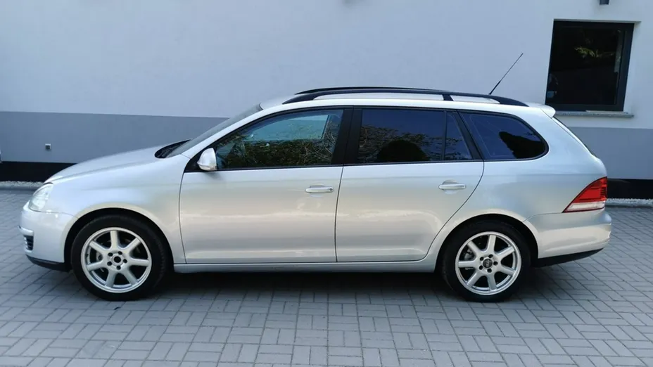 VOLKSWAGEN Golf -