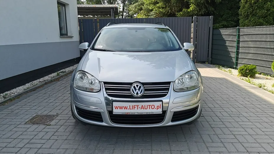 VOLKSWAGEN Golf -