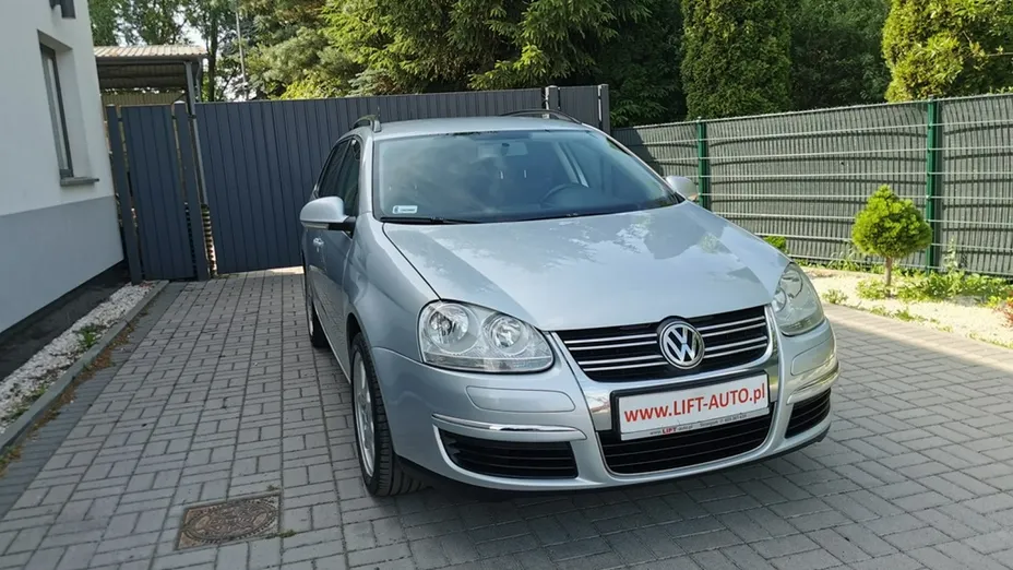 VOLKSWAGEN Golf -
