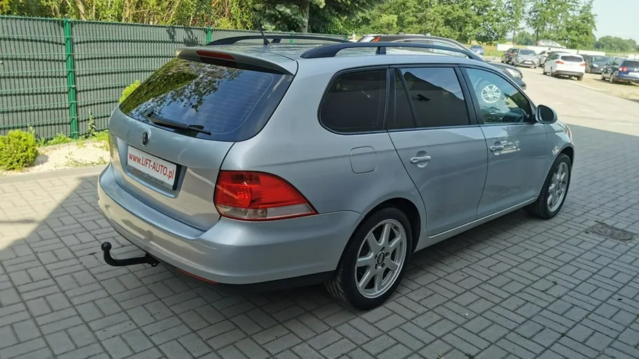 VOLKSWAGEN Golf -