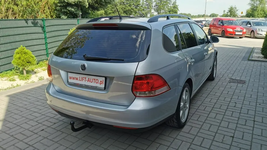 VOLKSWAGEN Golf -