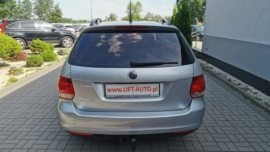 VOLKSWAGEN Golf -