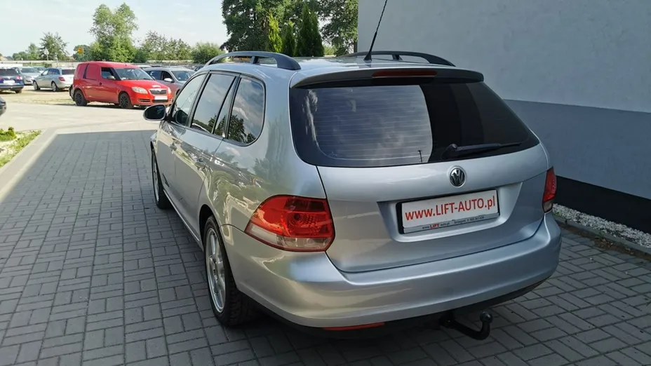 VOLKSWAGEN Golf -