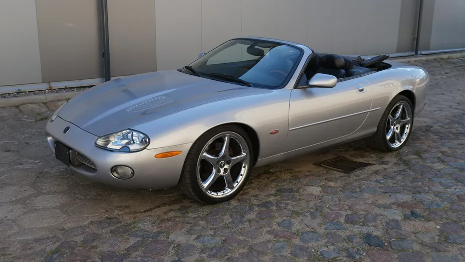 JAGUAR XK8 -