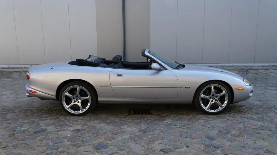 JAGUAR XK8 -