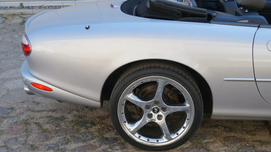 JAGUAR XK8 -
