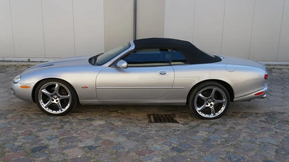 JAGUAR XK8 -