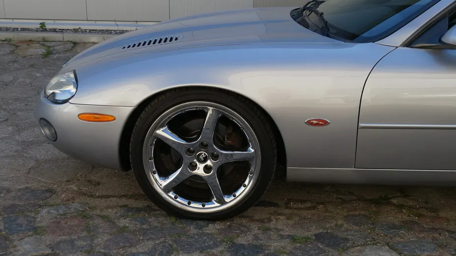 JAGUAR XK8 -