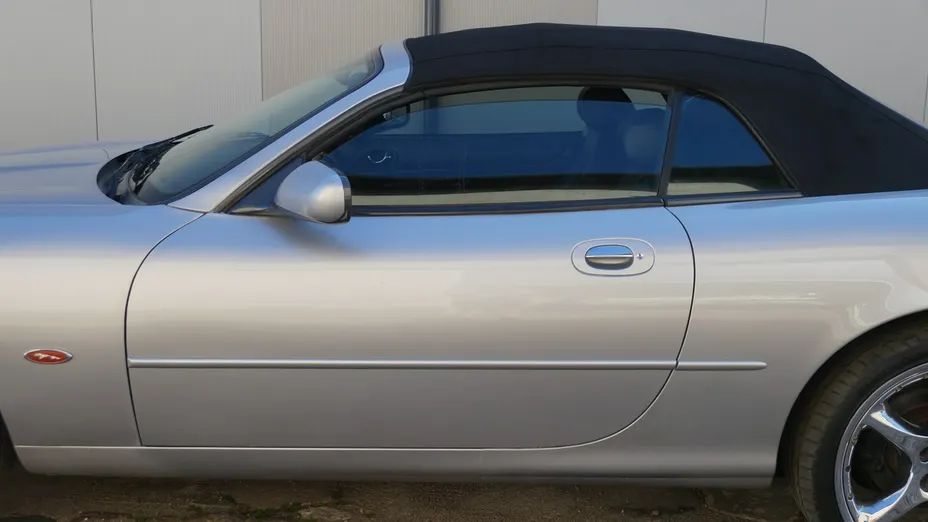JAGUAR XK8 -