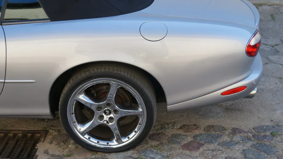 JAGUAR XK8 -