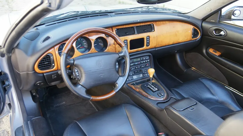 JAGUAR XK8 -