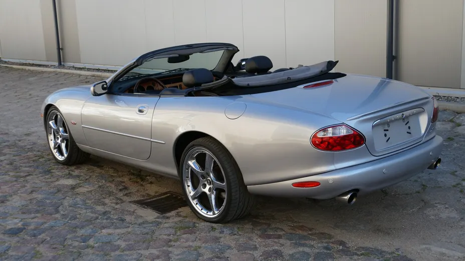 JAGUAR XK8 -