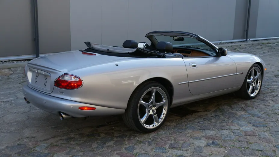 JAGUAR XK8 -
