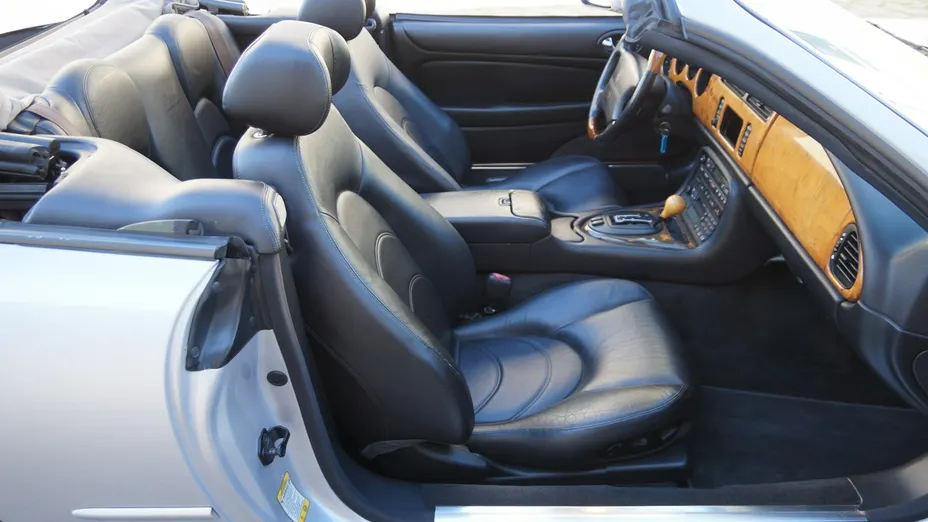 JAGUAR XK8 -