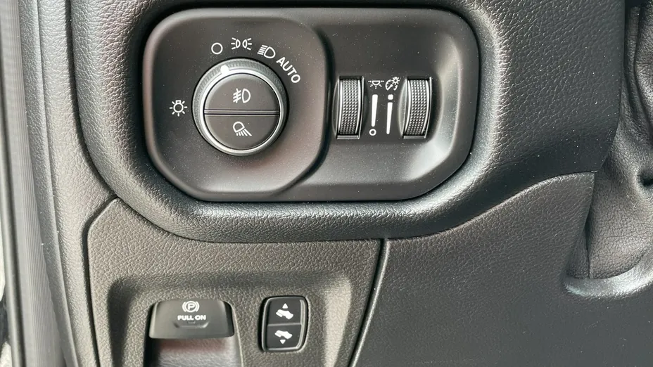 RAM 1500 -