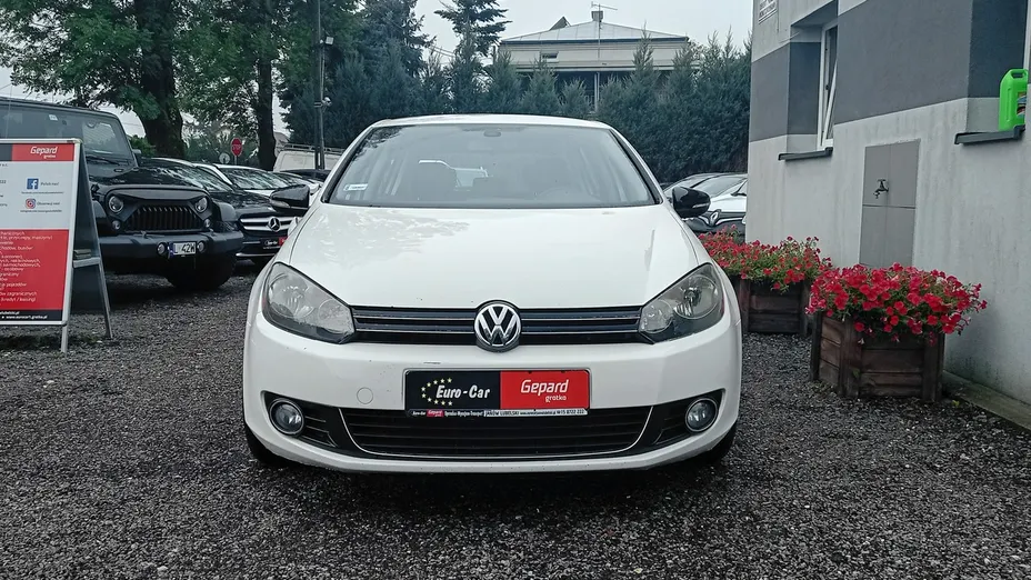 VOLKSWAGEN Golf -