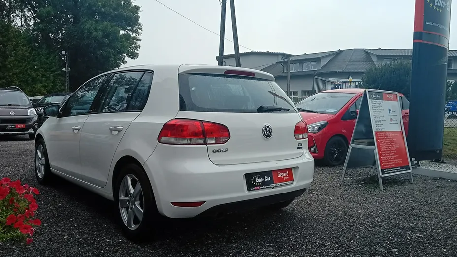 VOLKSWAGEN Golf -