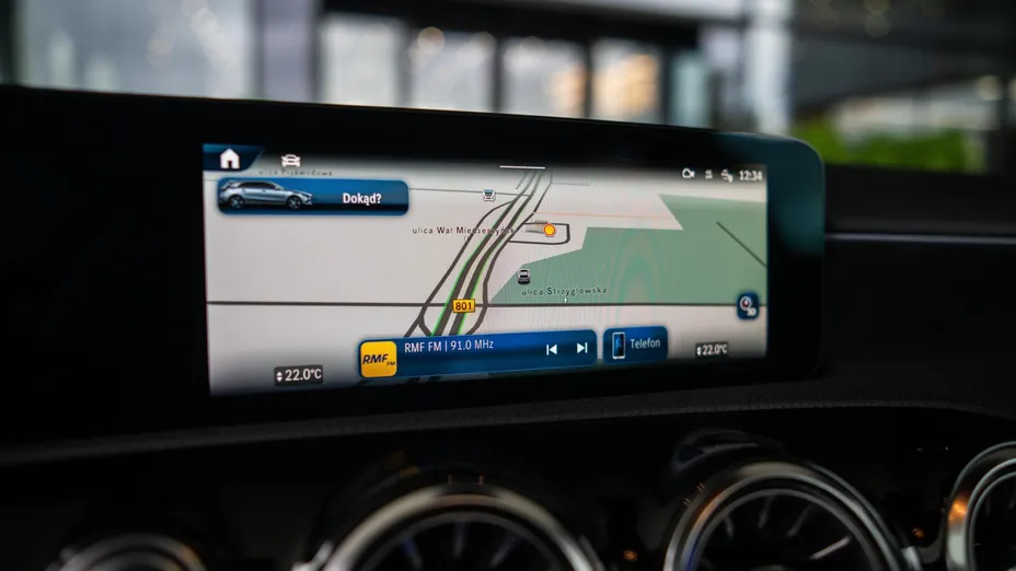 MERCEDES-BENZ A Klasa A 250 e PHEV AMG Line 8G-DCT