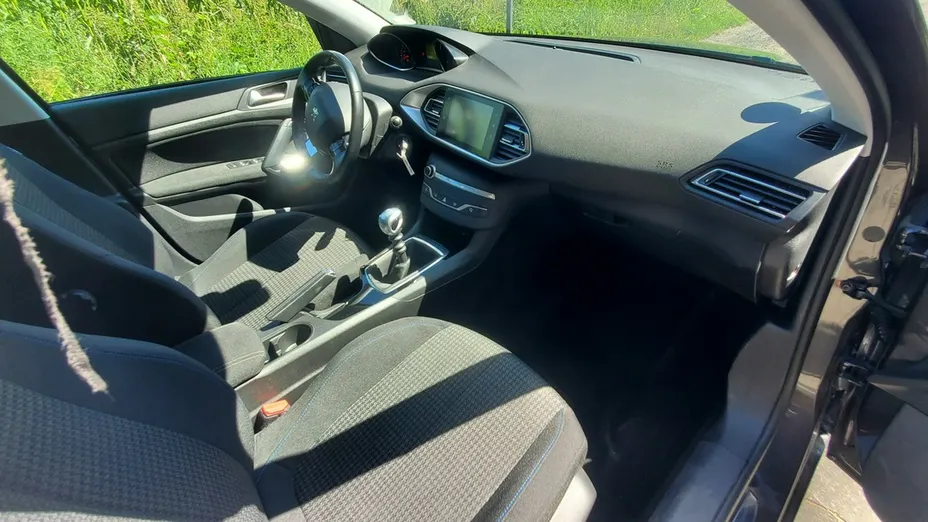 PEUGEOT 308 -