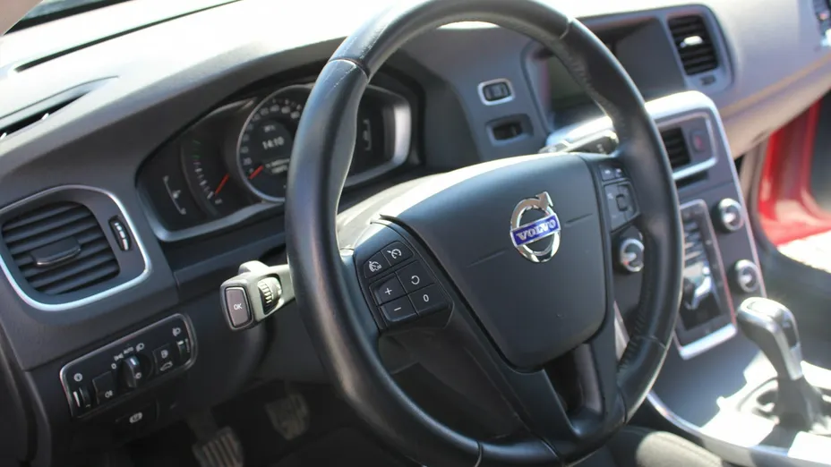 VOLVO S60 -