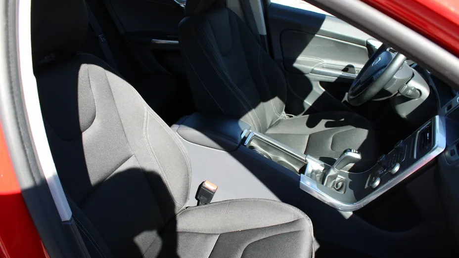 VOLVO S60 -