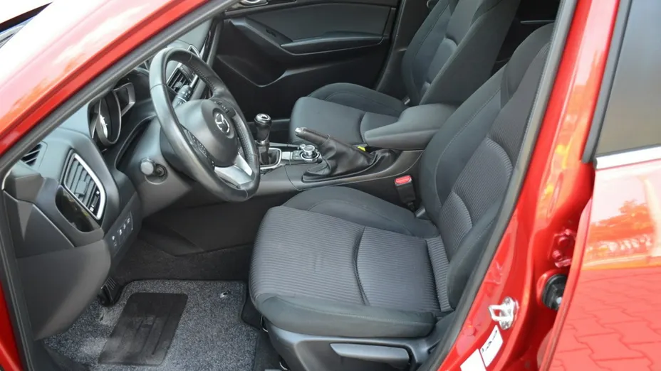 MAZDA 3 -