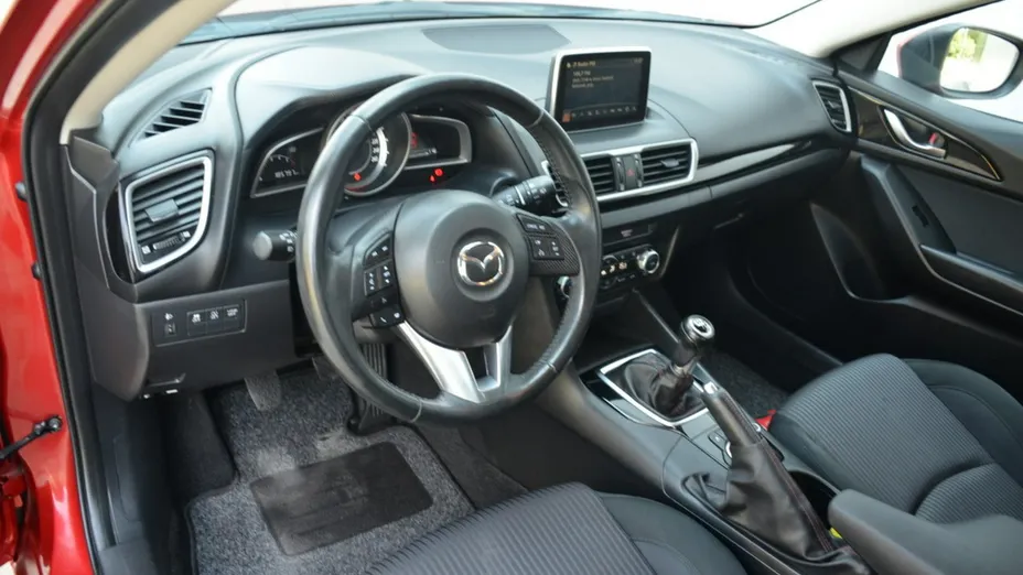 MAZDA 3 -