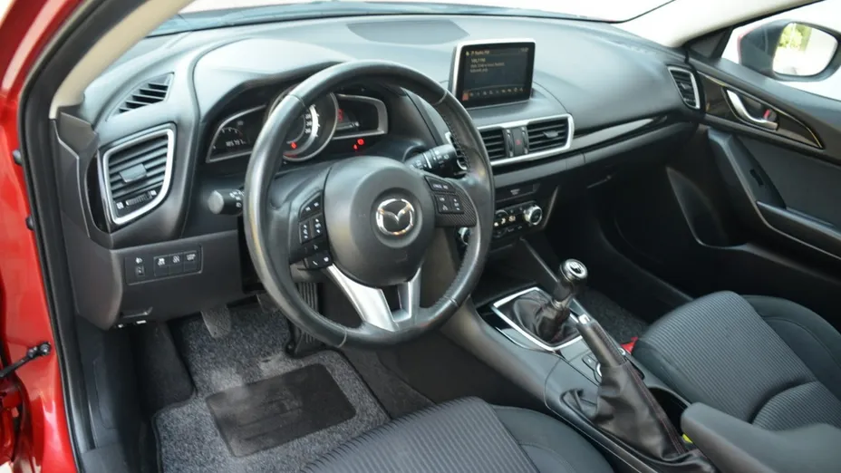 MAZDA 3 -