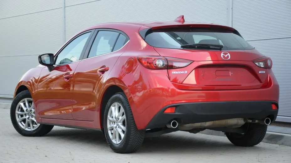 MAZDA 3 -