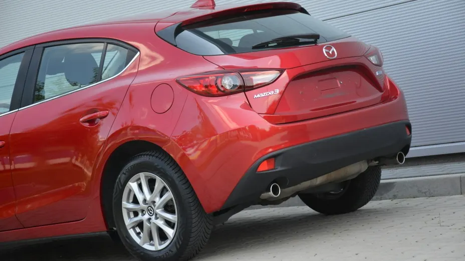 MAZDA 3 -