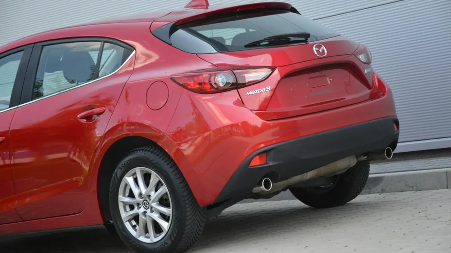 MAZDA 3 -