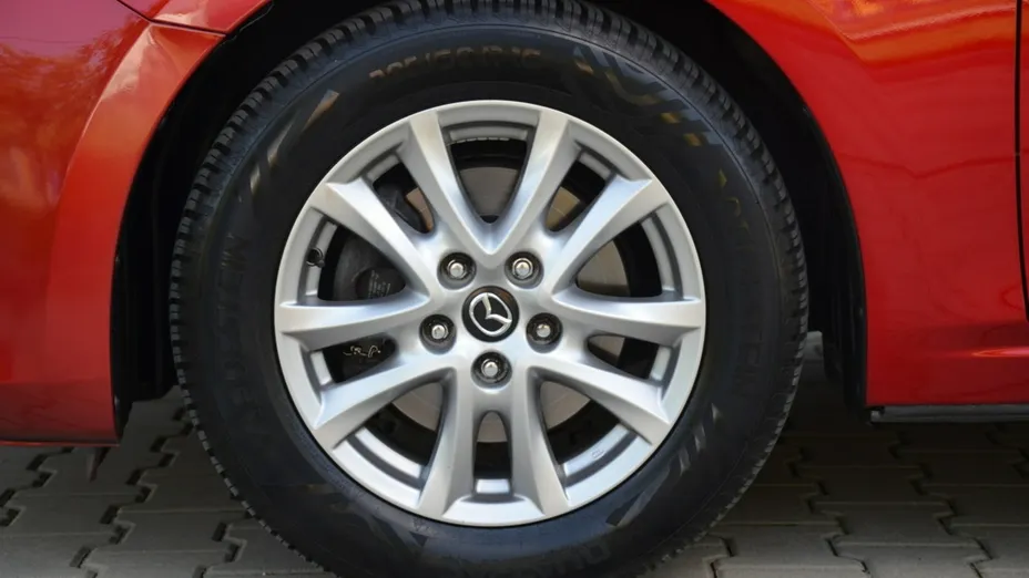 MAZDA 3 -