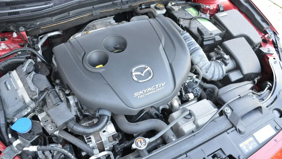 MAZDA 3 -