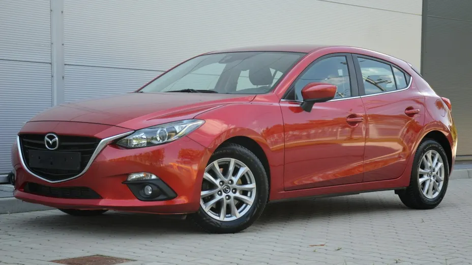 MAZDA 3 -