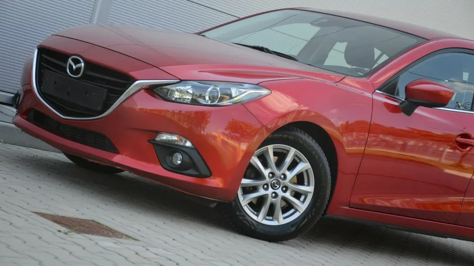 MAZDA 3 -