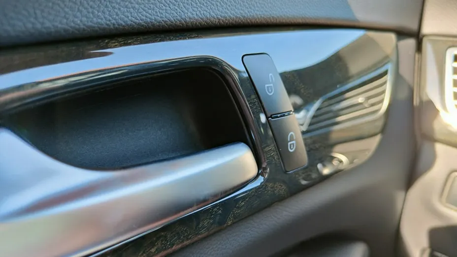 MERCEDES-BENZ CLS -