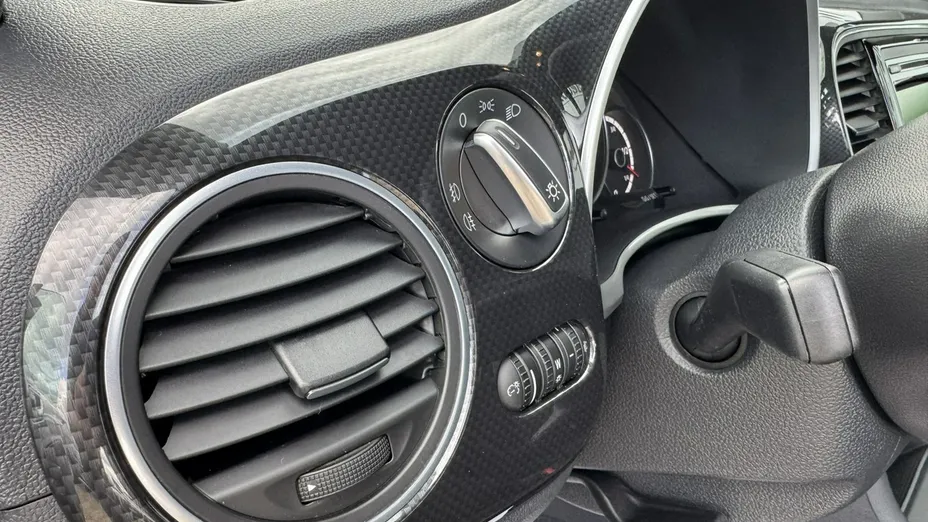 VOLKSWAGEN Beetle -
