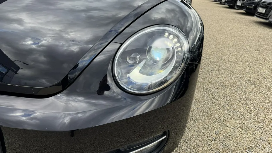 VOLKSWAGEN Beetle -