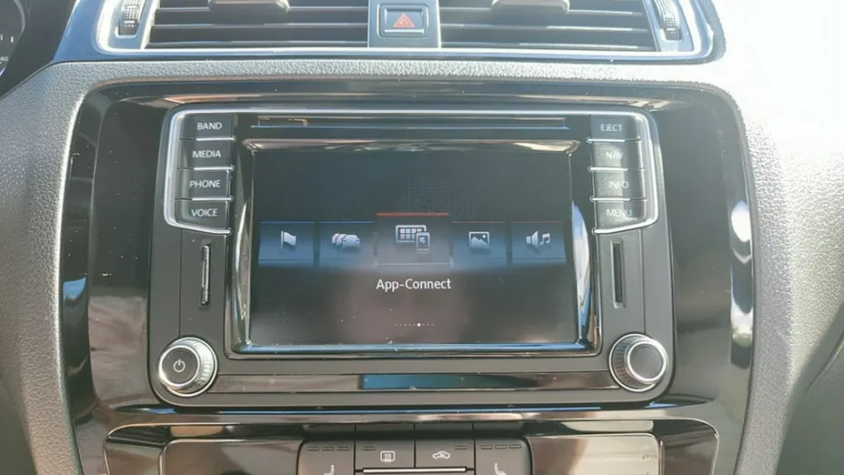 VOLKSWAGEN Jetta -