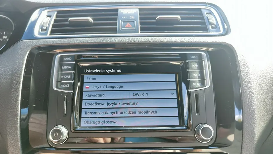VOLKSWAGEN Jetta -
