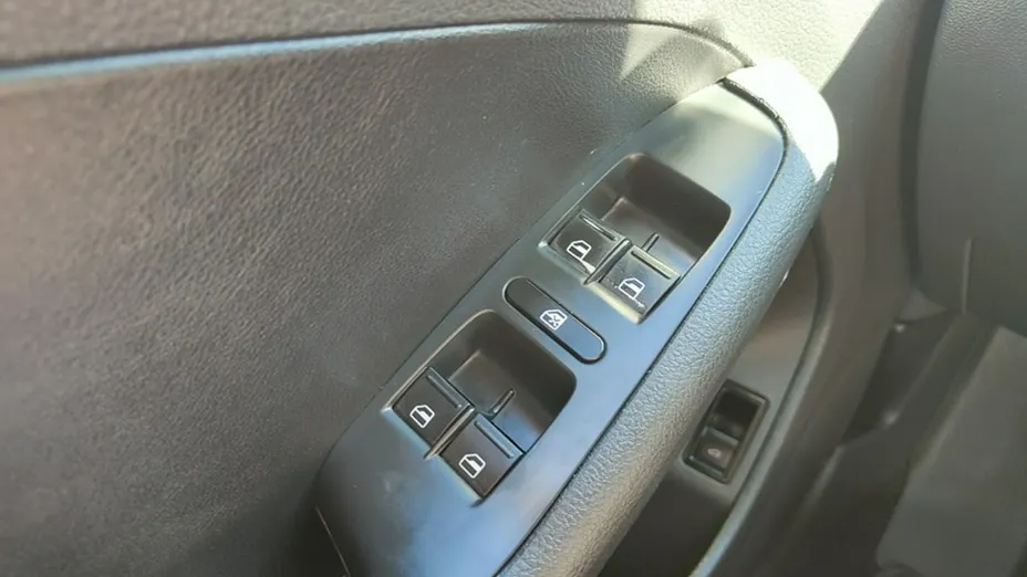VOLKSWAGEN Jetta -