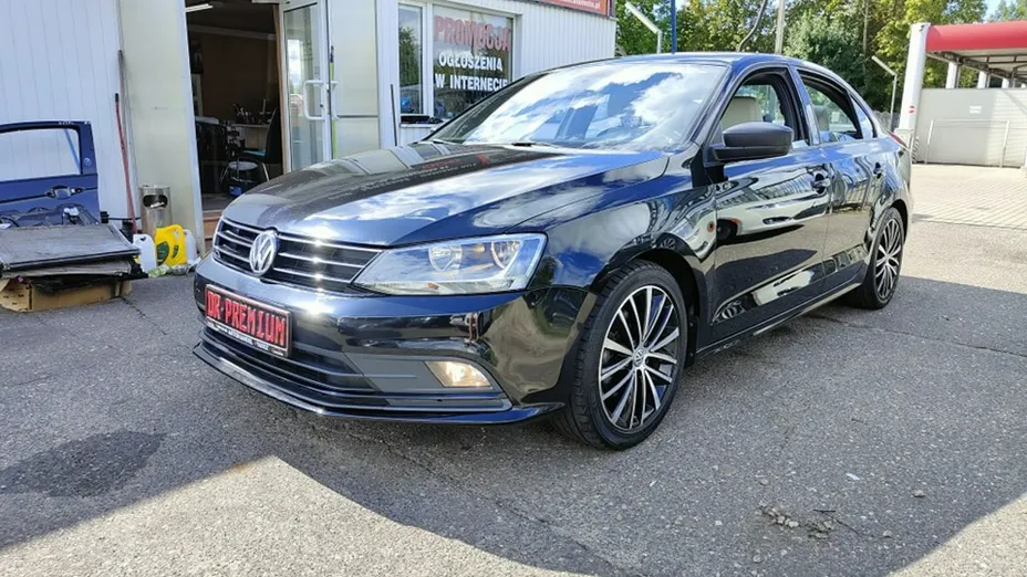 VOLKSWAGEN Jetta -
