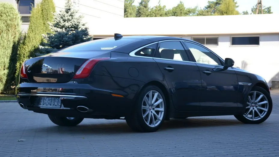 JAGUAR XJ -