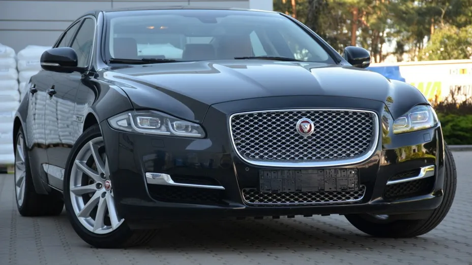JAGUAR XJ -