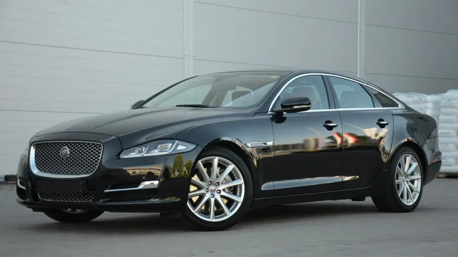 JAGUAR XJ -