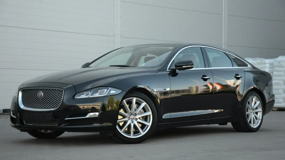 JAGUAR XJ -