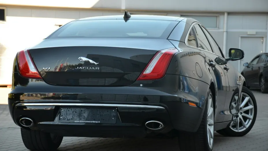 JAGUAR XJ -